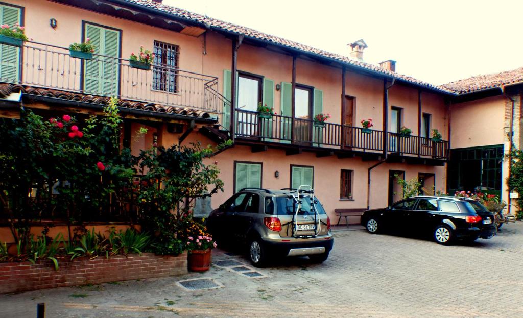 two cars parked in front of a building at B&B il Baciass in Pinerolo