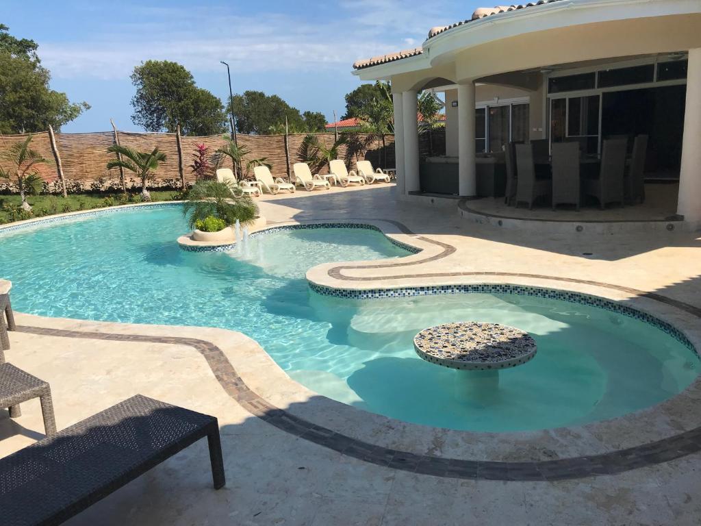 House 24 in Casa Linda - Altı Yatak Odalı Ev
