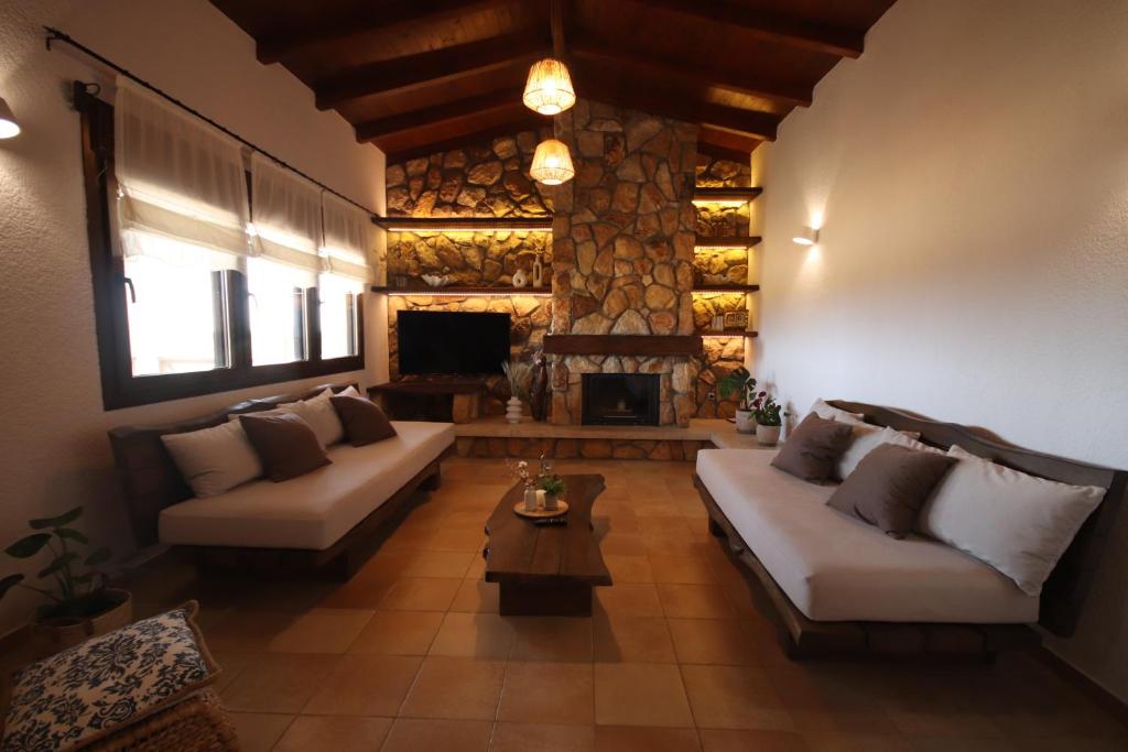 Гостиная зона в Villa Eliza Dikella Beach