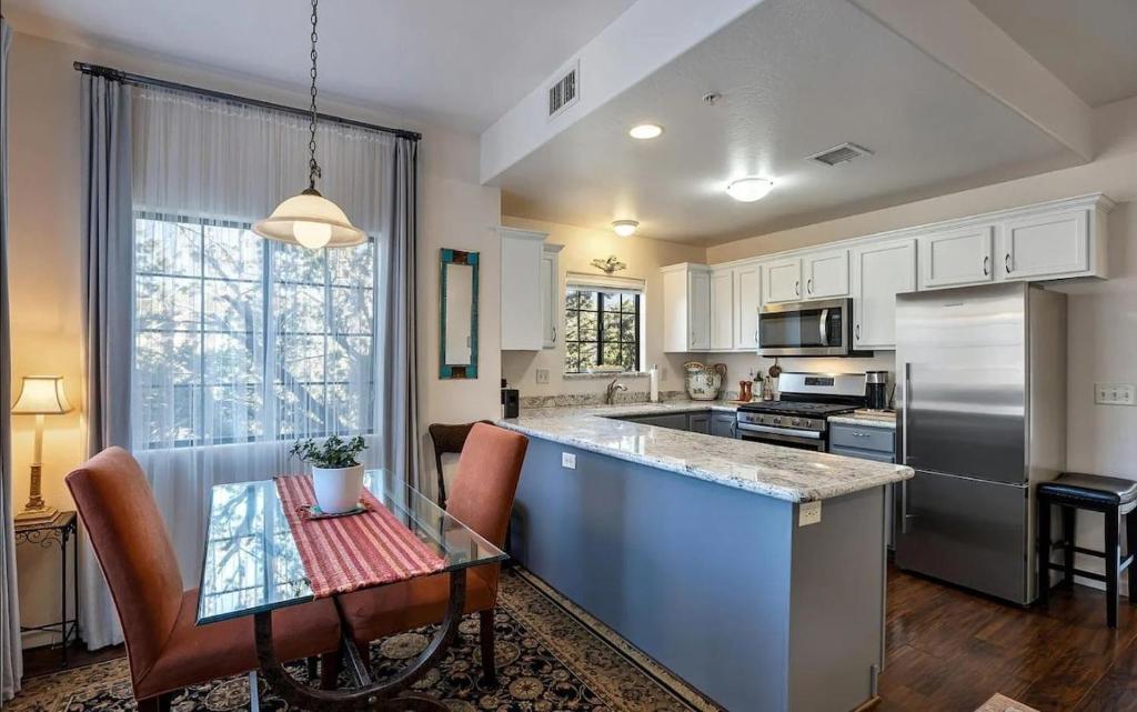 Mynd úr myndasafni af New The Grasshopper with Balcony, Heart of Sedona í Sedona