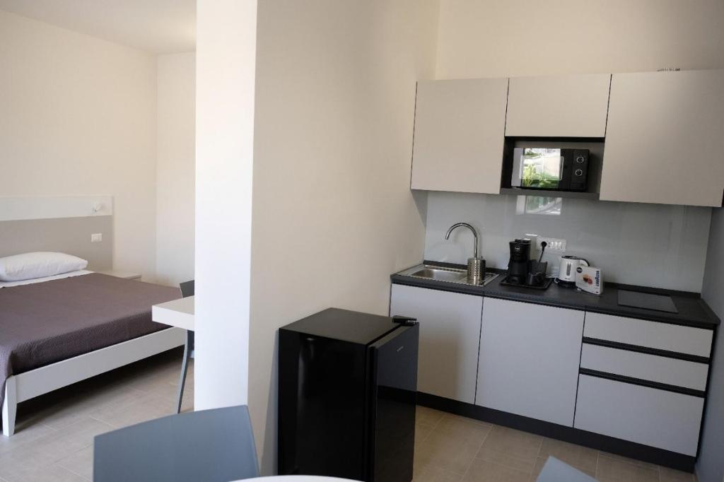 Kuchyň nebo kuchyňský kout v ubytování Salerno Rooms