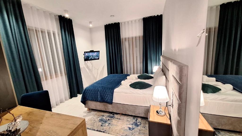 A bed or beds in a room at ELFF -Apartamenty i pokoje gościnne