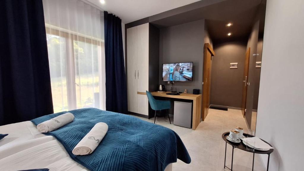 A bed or beds in a room at ELFF -Apartamenty i pokoje gościnne