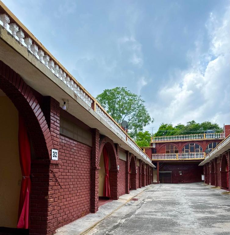 Tío Kike Auto Hotel