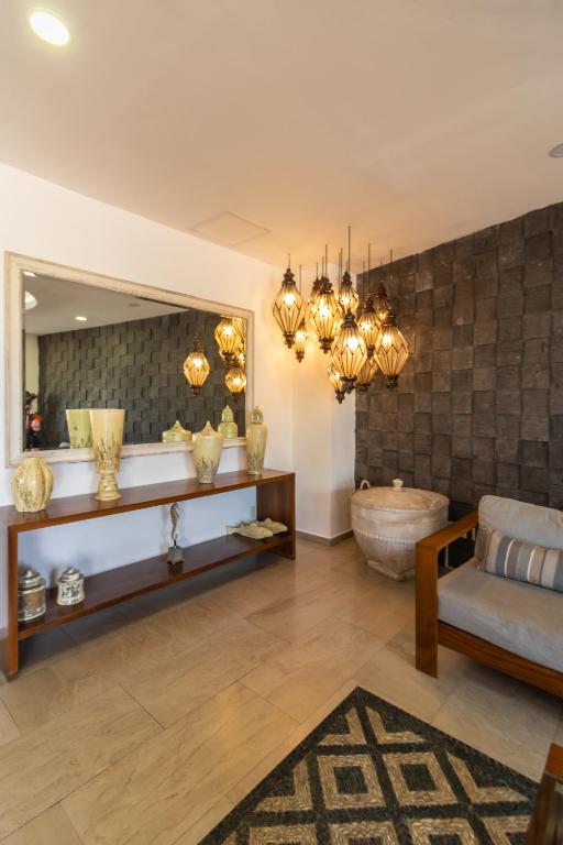 Posezení v ubytování The Paramar Beachfront Boutique Hotel With Breakfast Included - Downtown Malecon
