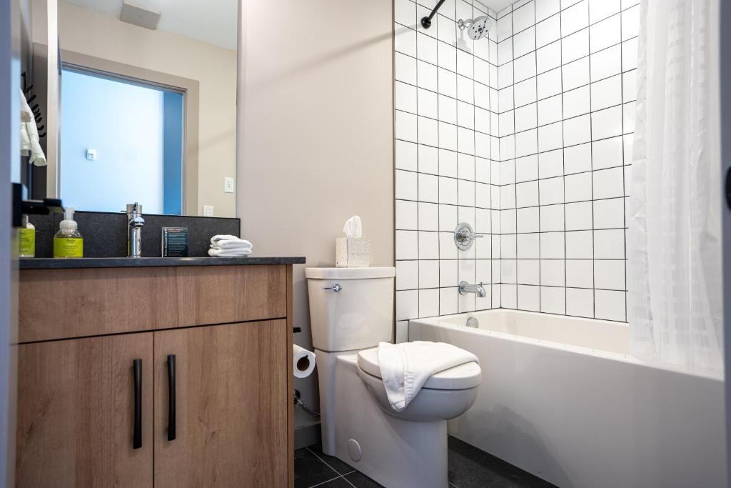Koupelna v ubytování Basecamp Suites Revelstoke