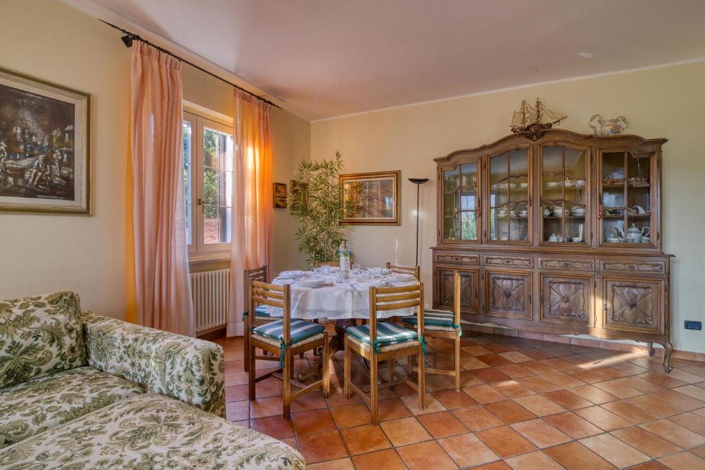 Posedenie v ubytovaní La Casetta Sull'Albero 900m from the sea - Happy Rentals