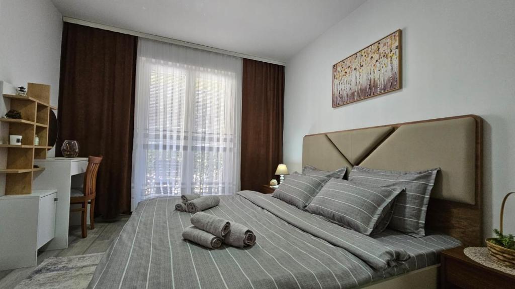 a bedroom with a large bed with two teddy bears on it at Superb 1 bedroom in the best zone of the city. in Ferizaj