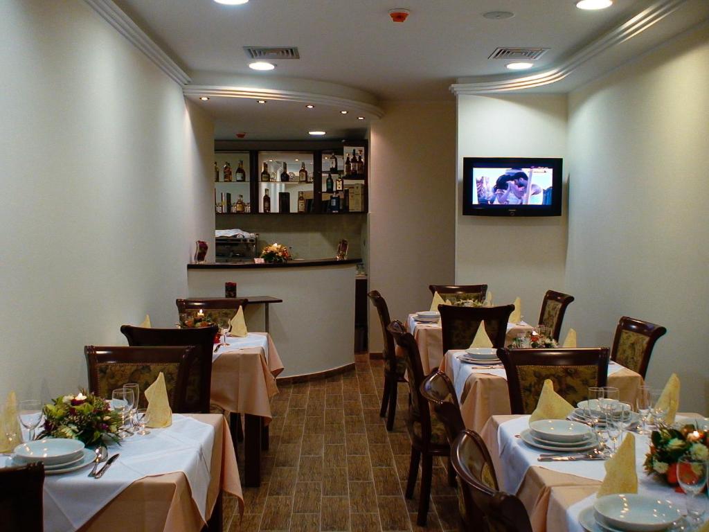 TV a/nebo společenská místnost v ubytování Mali Hotel BaMBiS