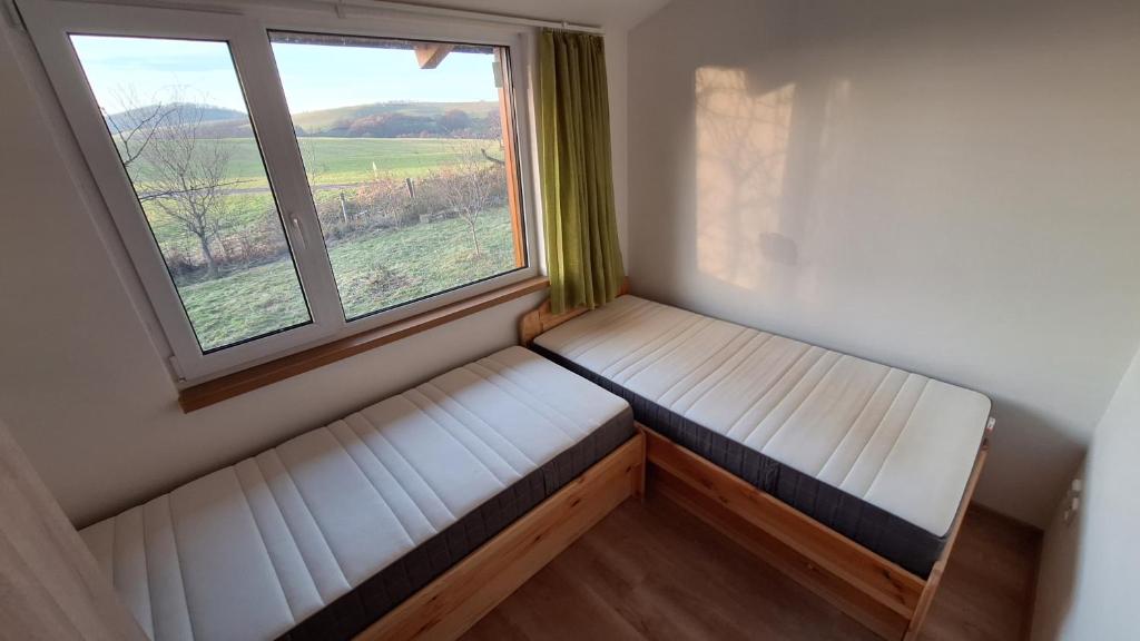 Voodi või voodid majutusasutuse Domek pod jabloní toas