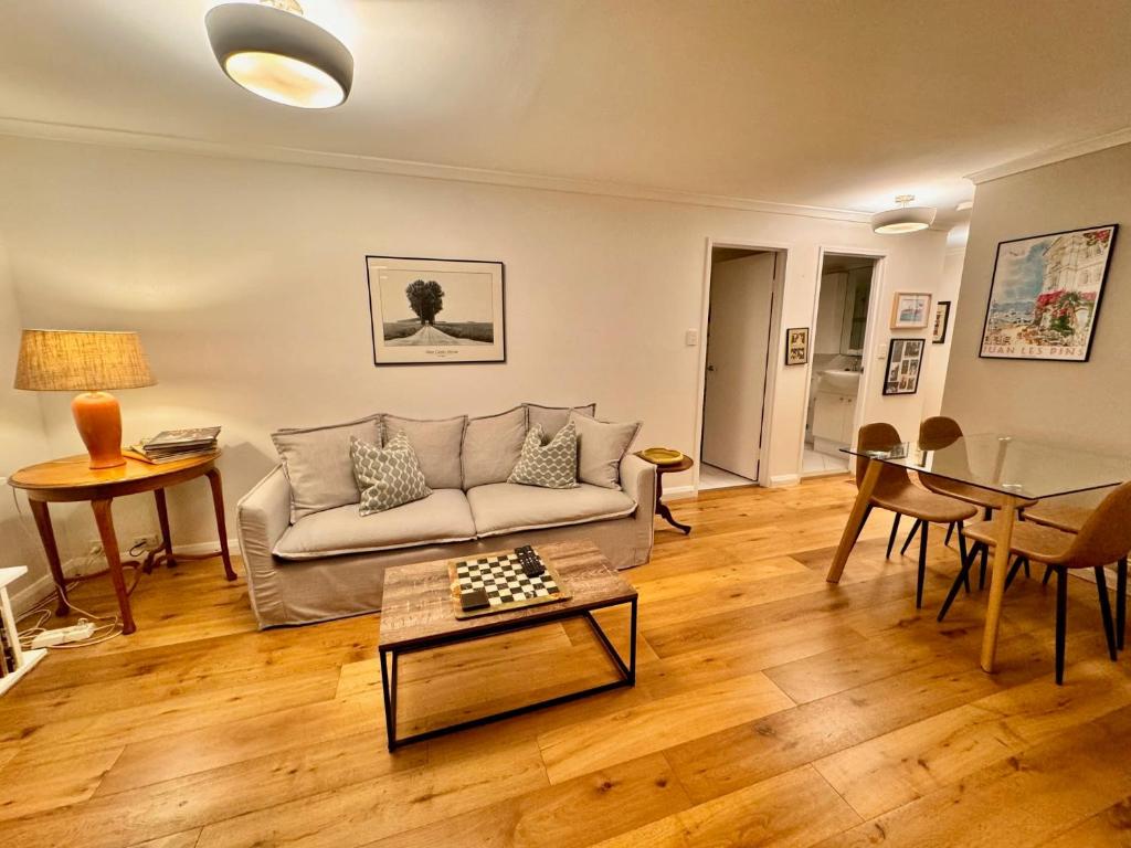 Expansive Views From Sydney 1 Bedroom Apartment, Sydney (updated prices 2025)