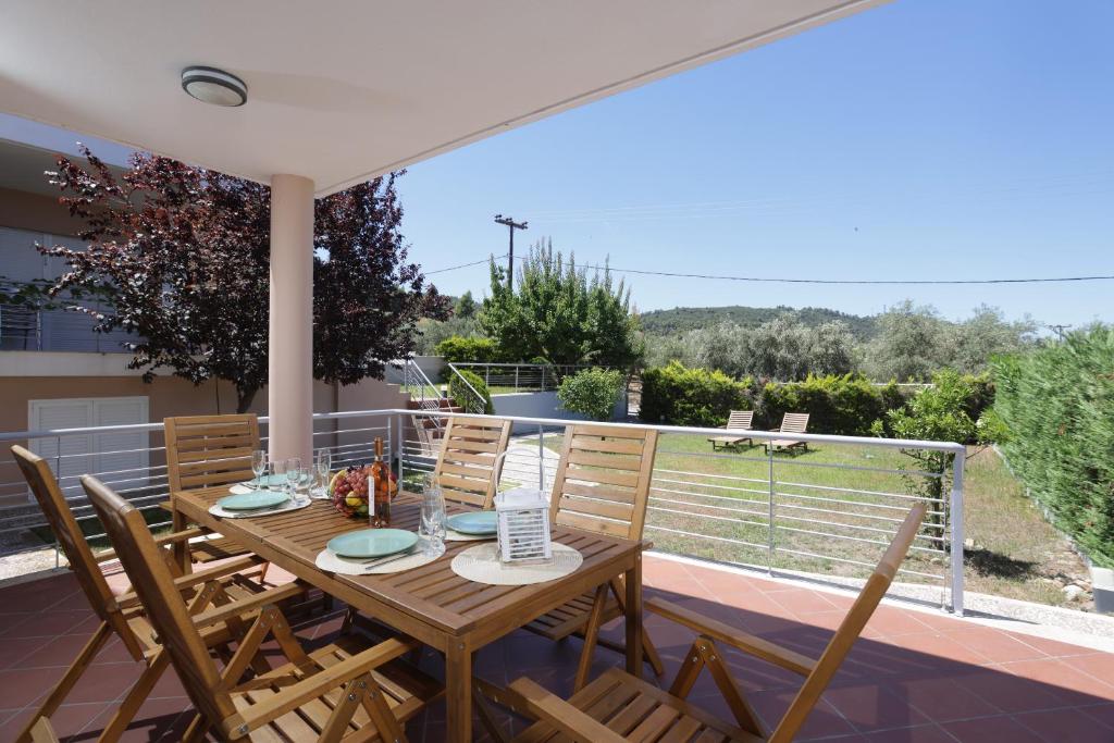 Balkón nebo terasa v ubytování Toroneos Sea Side Villa