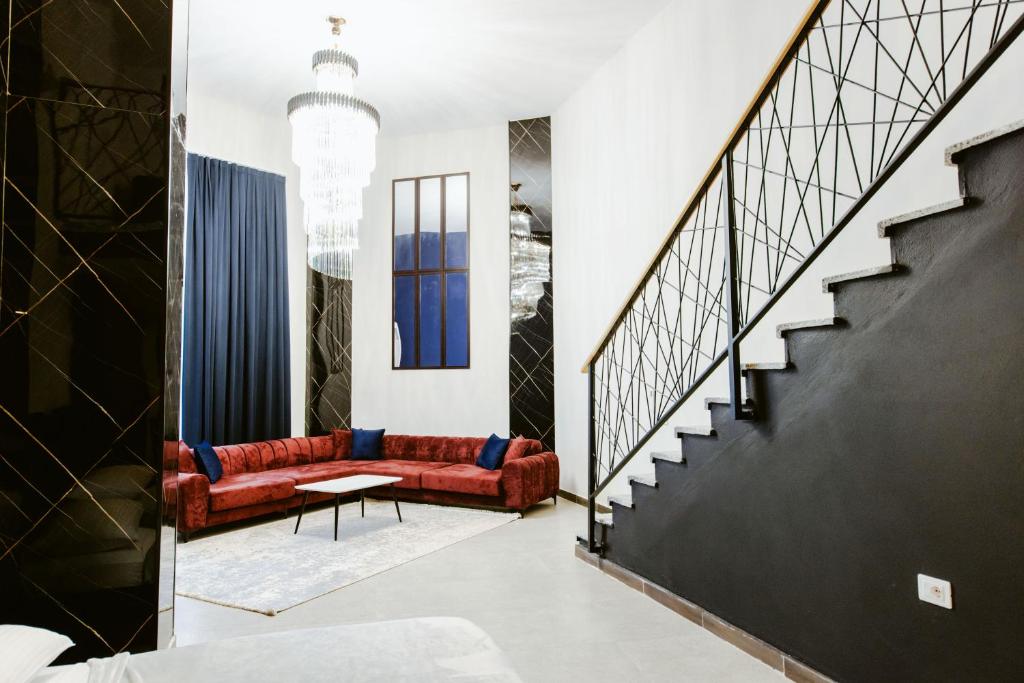 Een zitgedeelte bij Andor Luxury Hotel & Duplex