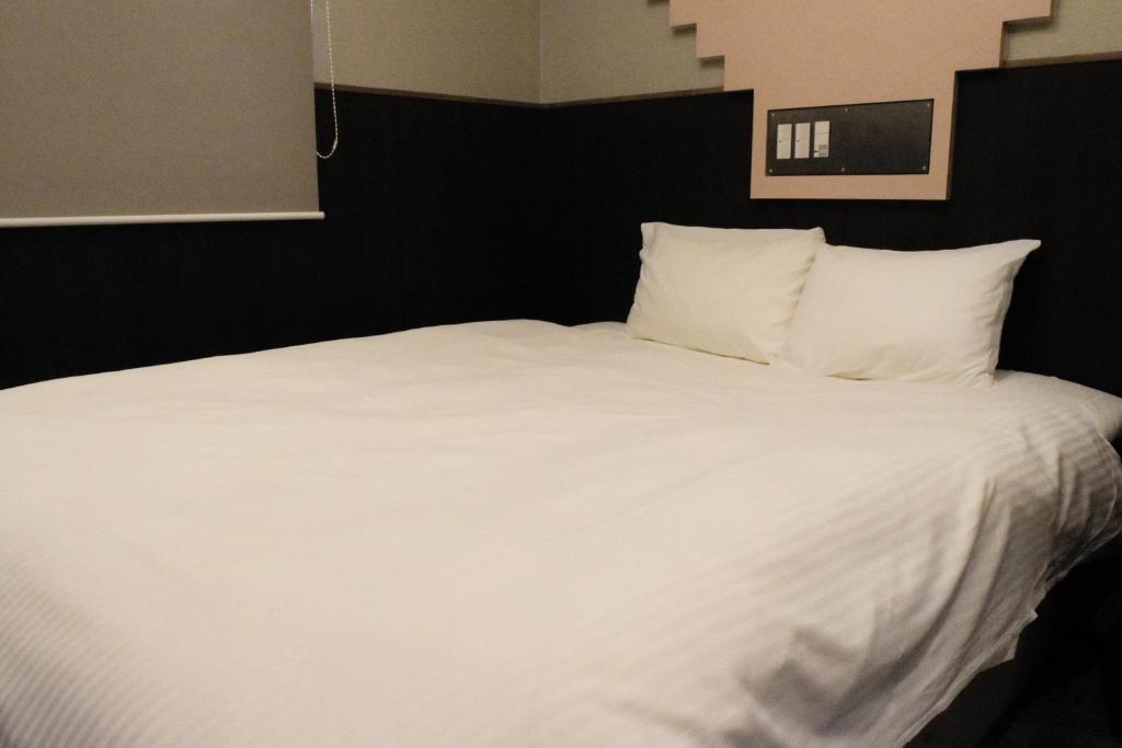Postel nebo postele na pokoji v ubytování Stay HOTEL