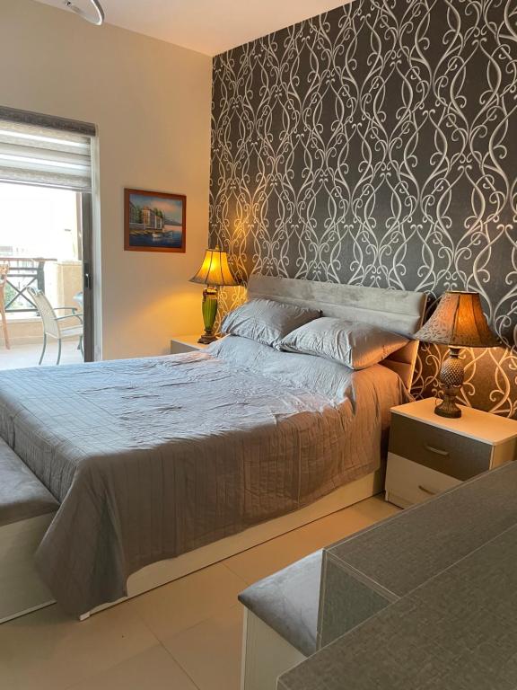 Katil atau katil-katil dalam bilik di Samarah resort F52