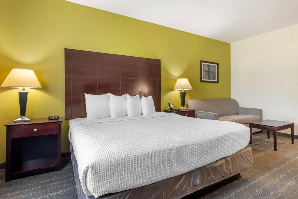 Best Western Plus Mansfield Inn & Suites - King Room - Disability Access