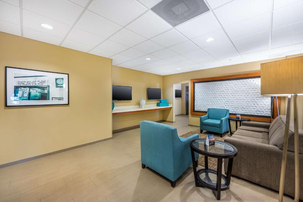 Uma TV ou centro de entretenimento em Best Western Plus Tuscumbia/Muscle Shoals Hotel & Suites