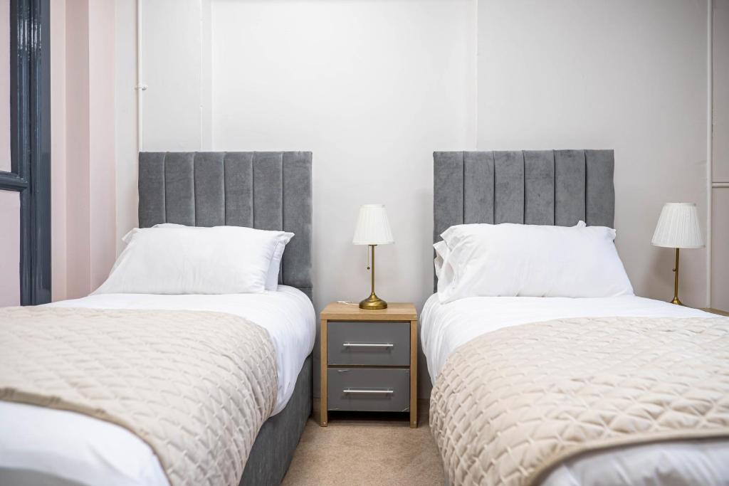 Postel nebo postele na pokoji v ubytování Bessemer Rooms