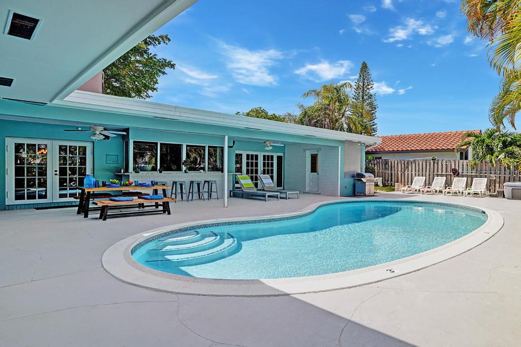 a swimming pool in front of a house at Wonderful 4BR and 3BA Villa Pool Jacuzzi near Beach in Hollywood
