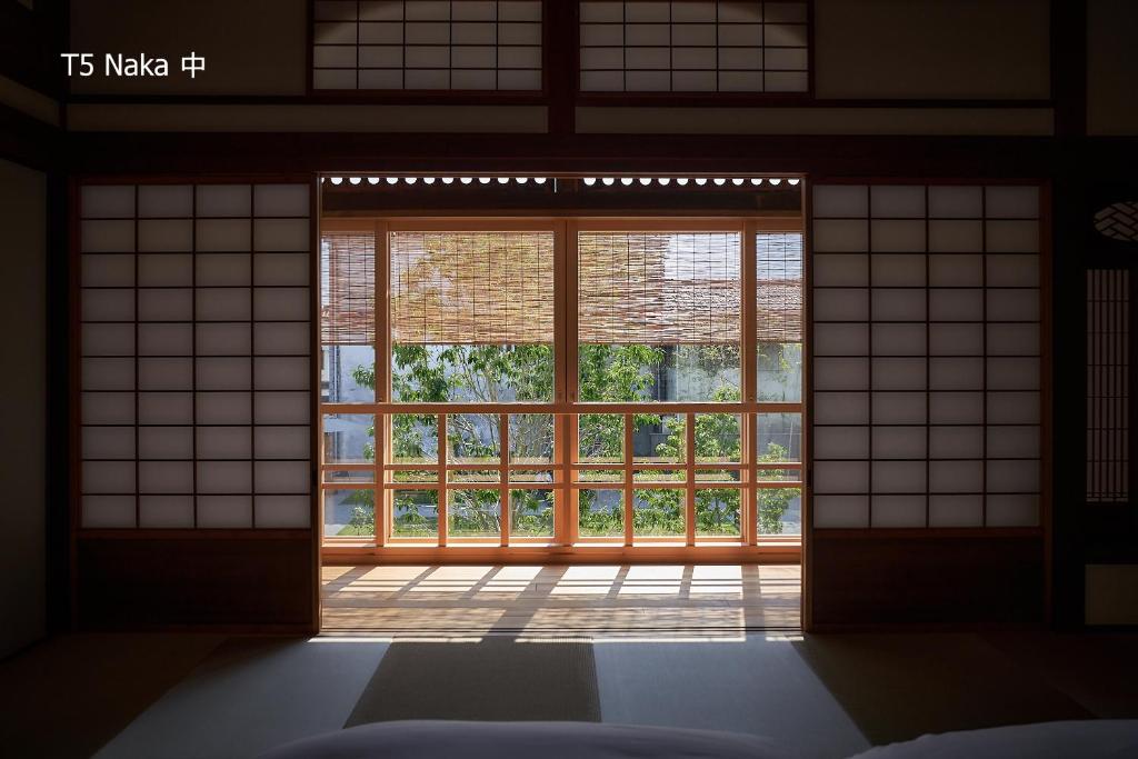 Postel nebo postele na pokoji v ubytování 滔々 倉敷民藝館南の宿 toutou, Mingeikan Minami no Yado
