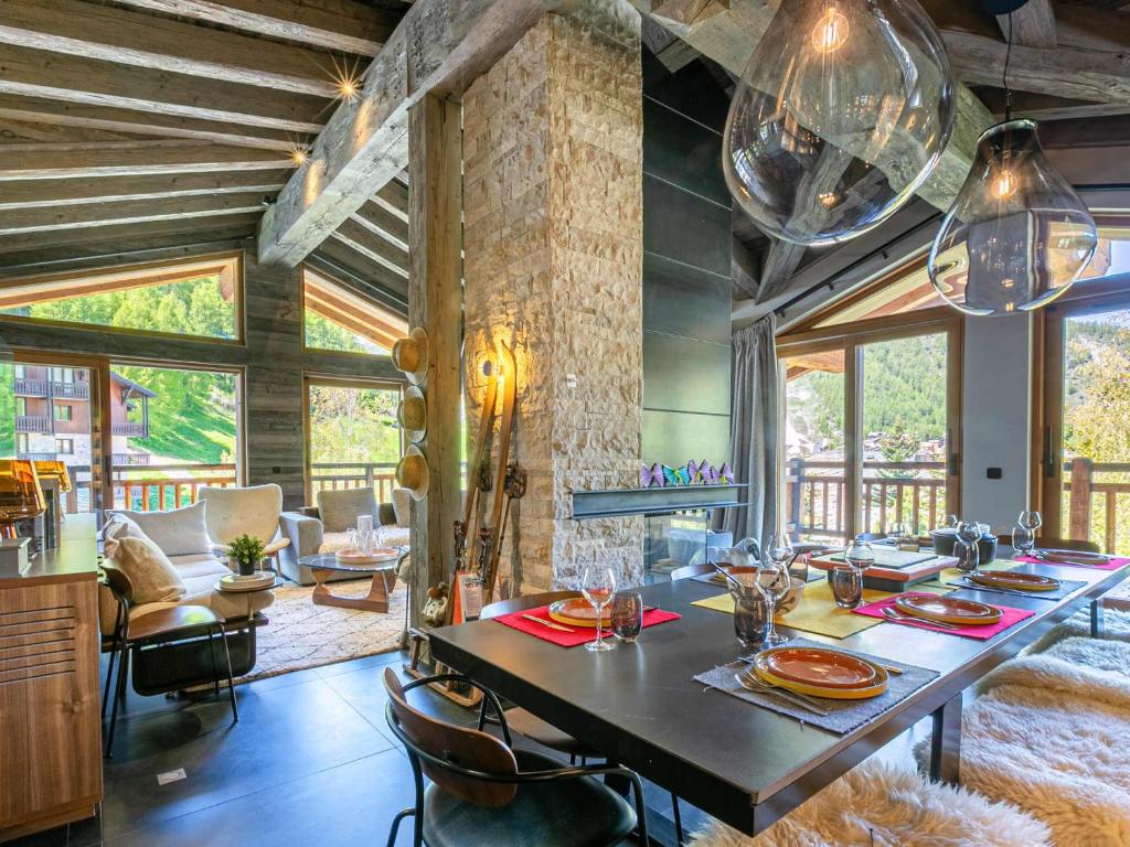 Luxueux 5 pièces avec cheminée, balcon panoramique, proche des pistes - Val-d'Isère