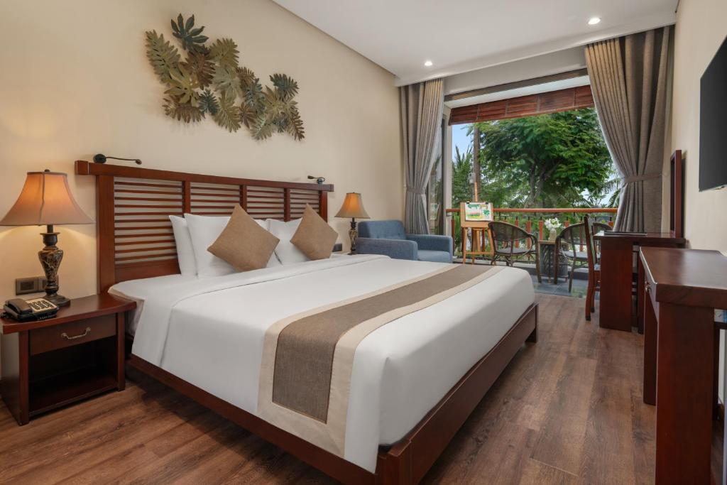 Suite River view with Private Garden