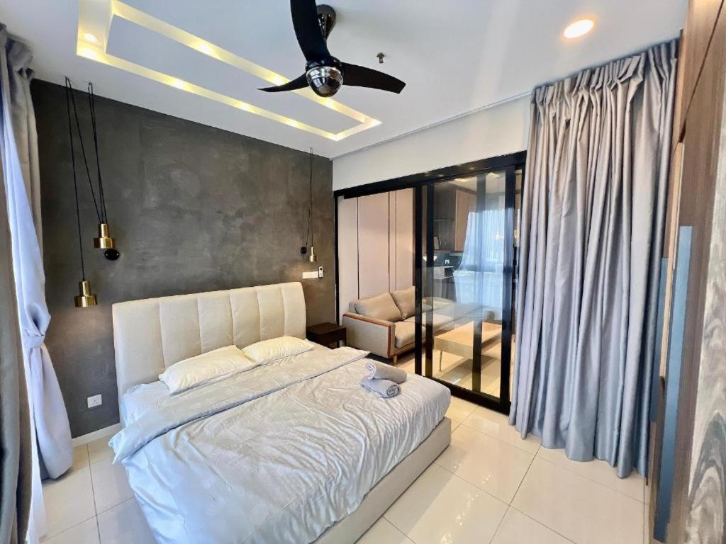 HighPark Suites in Petaling Jaya, Kelana Jaya by Plush - Deluxe Queen Studio