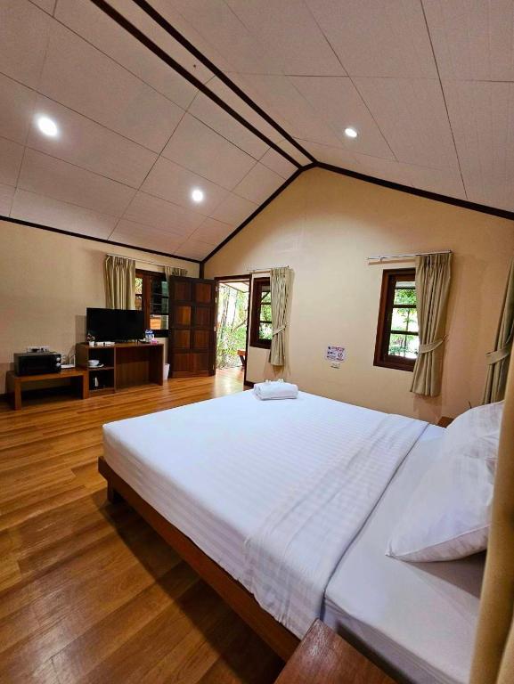 Postel nebo postele na pokoji v ubytování Samran Resort