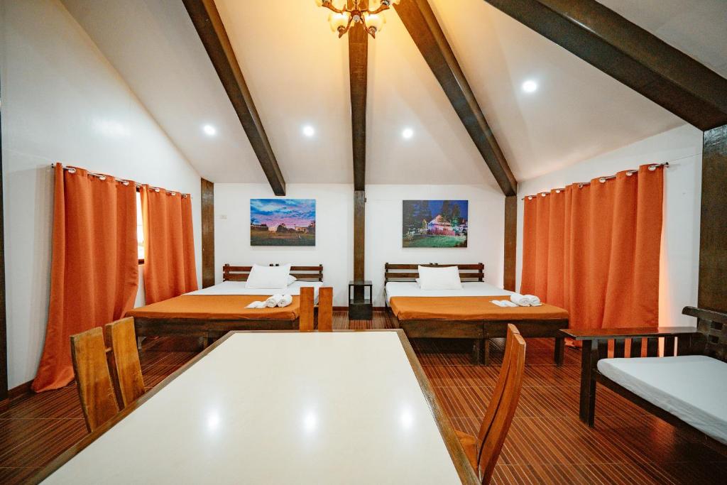 Postel nebo postele na pokoji v ubytování Piña Colina Resort