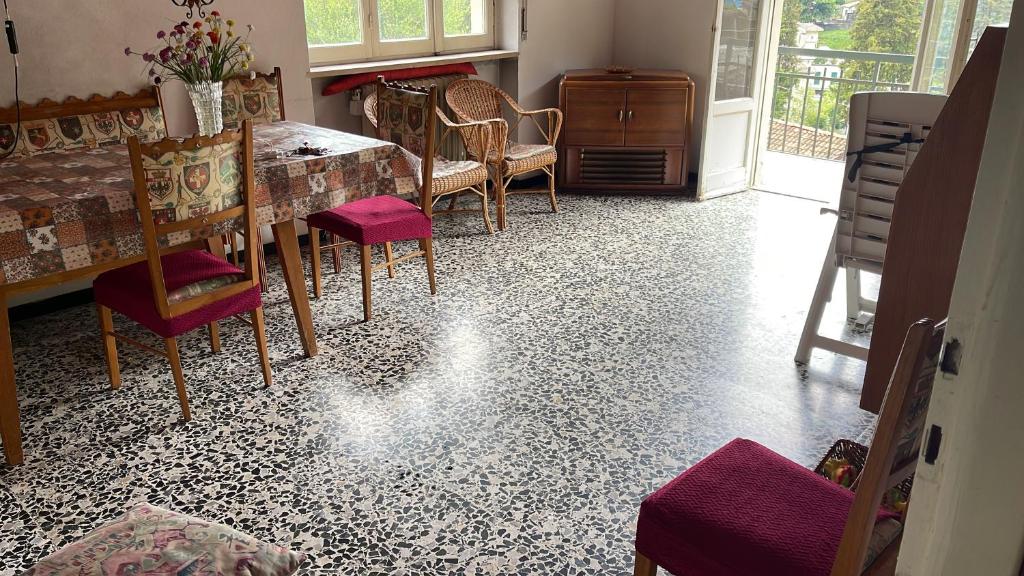 Posezení v ubytování Laghi di Como appartamento di Licinia e Mario