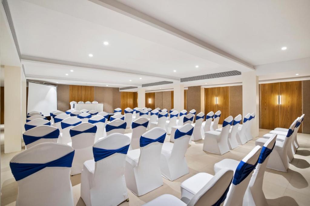 Posezení v ubytování De Mandarin Hotel Goa