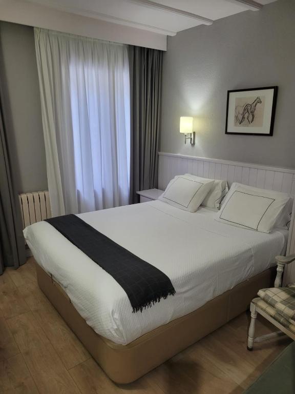 Postel nebo postele na pokoji v ubytování Hotel Ribaeta