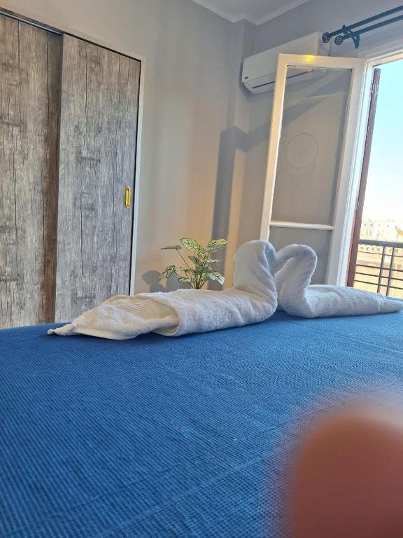 Postel nebo postele na pokoji v ubytování downtown Family Suites