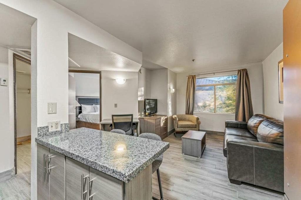 Posezení v ubytování Chandler 2 bd 1 ba apartment Lux2