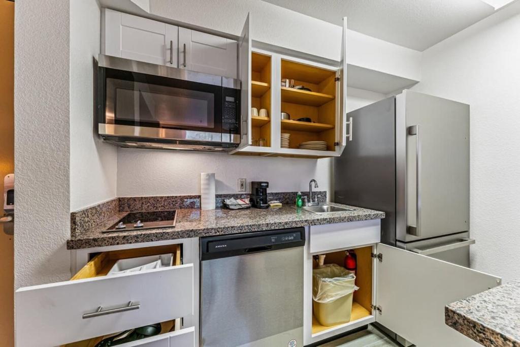 Kuchyň nebo kuchyňský kout v ubytování Chandler 2 bd 1 ba apartment Lux2