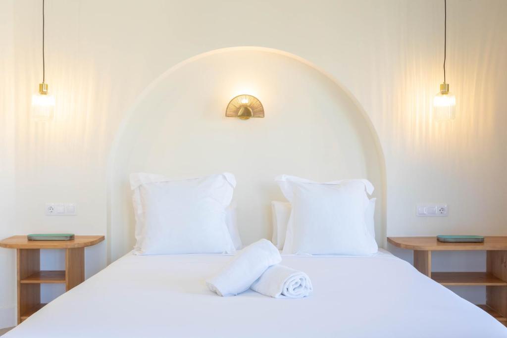 a white bed with two pillows in a room at Reina Victoria El Mercado in Alicante