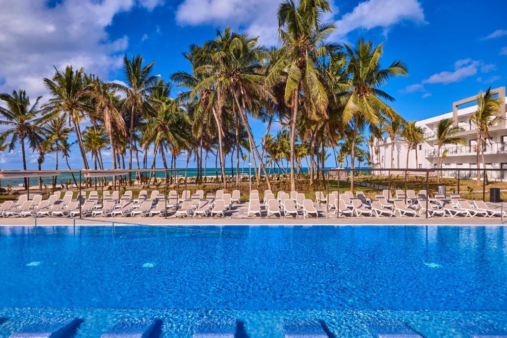 Bazén v ubytování Riu Turquoise - All Inclusive nebo v jeho okolí