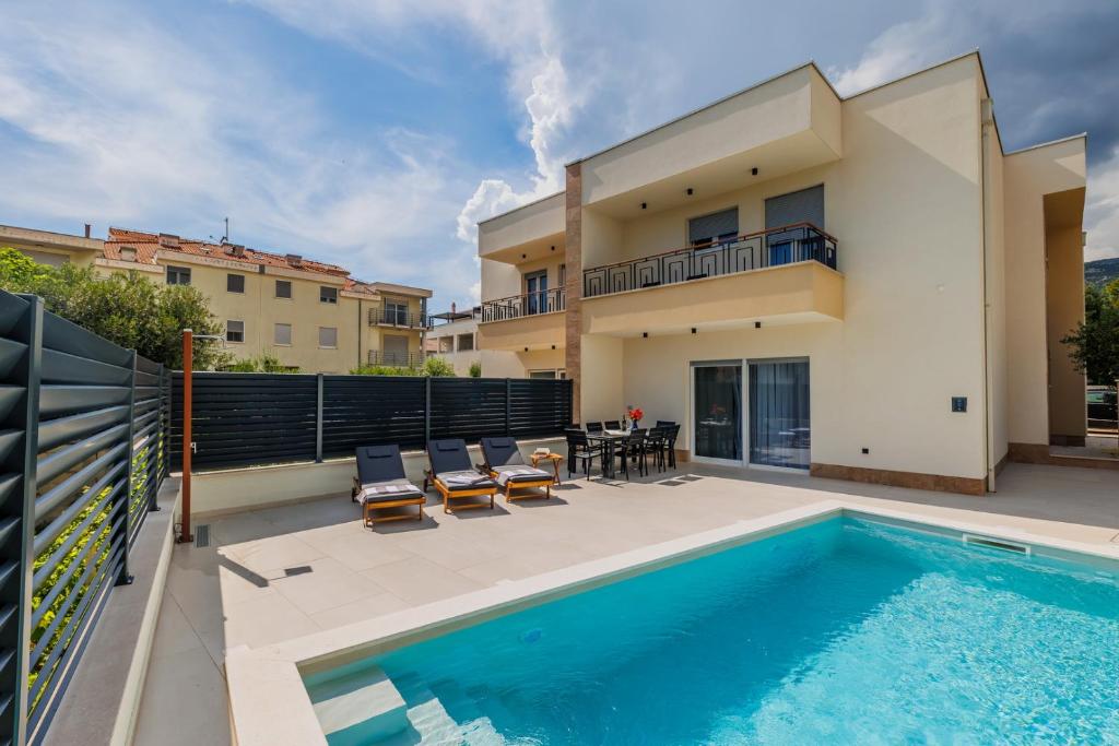 Villa Katmari with private heated pool