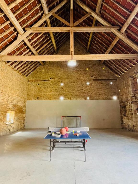 Stolní tenis v ubytování Le petit Moulin de la Motte nebo okolí
