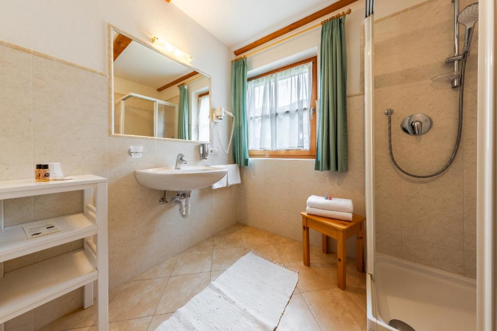Koupelna v ubytování Hotel Pension Odles