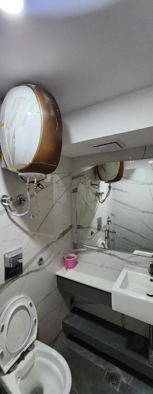 Koupelna v ubytování Hotel Oppera Mahipalpur- Delhi Airport