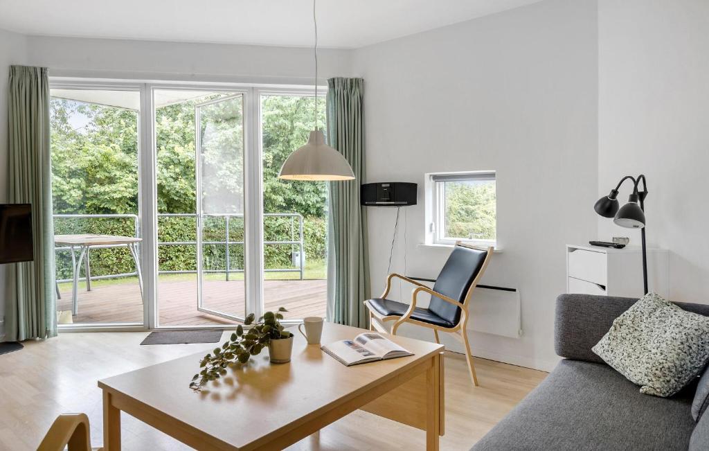 a living room with a couch and a table at Gudhjem Søpark Lejl 23 in Gudhjem