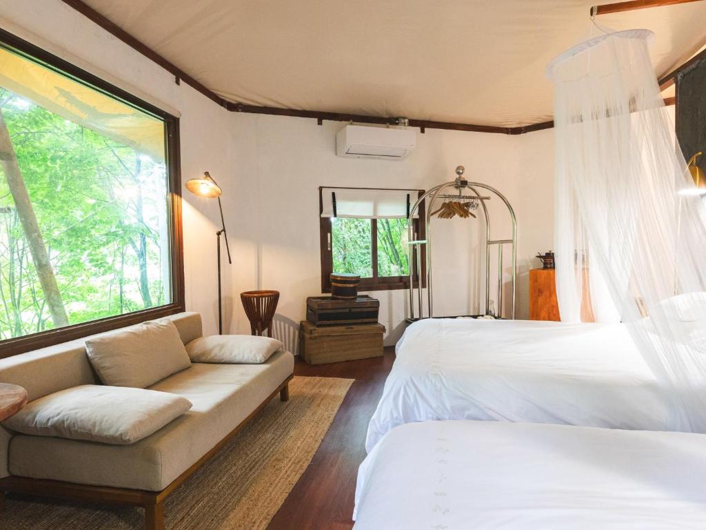 a bedroom with a bed and a couch and a window at LATERAL - Vacation STAY 36610v in Shiojiri