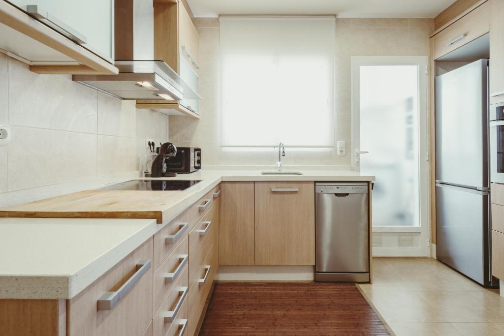A kitchen or kitchenette at El Gran Azul - Altea