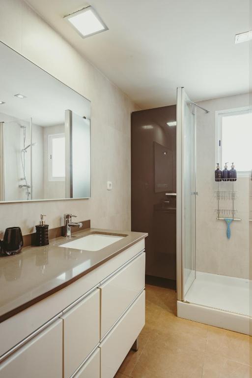 A bathroom at El Gran Azul - Altea