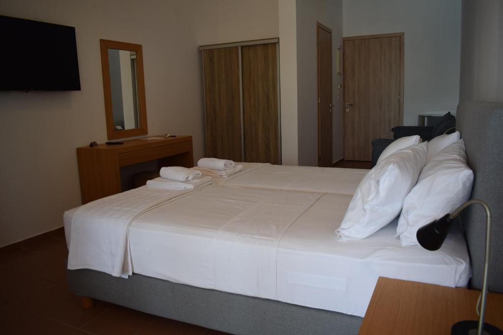 Postel nebo postele na pokoji v ubytování Almyra Holiday Village
