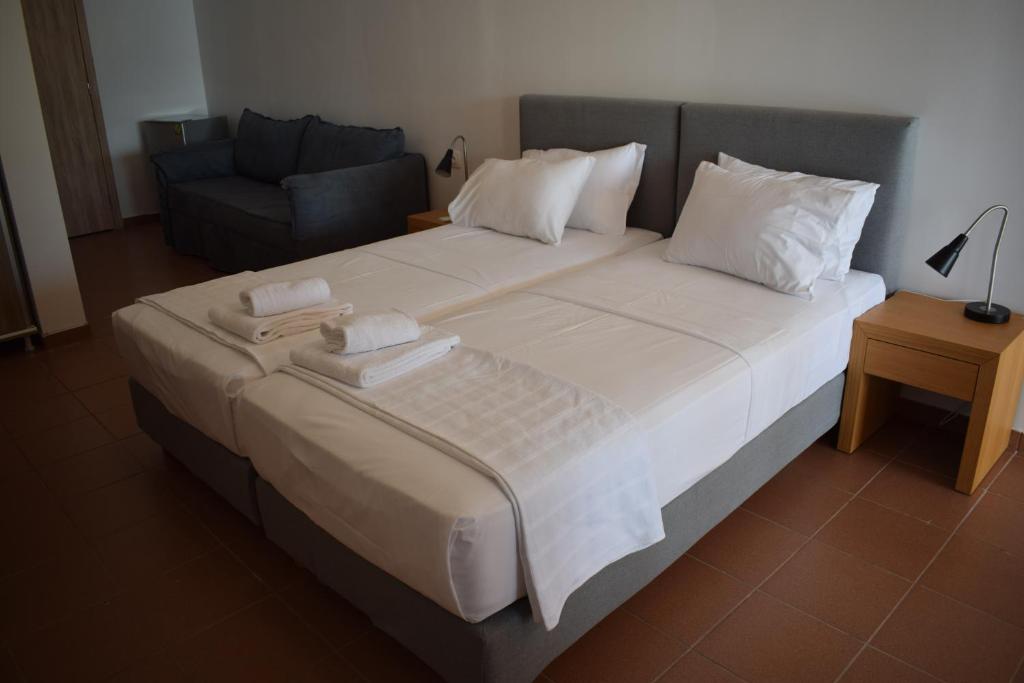 Postel nebo postele na pokoji v ubytování Almyra Holiday Village