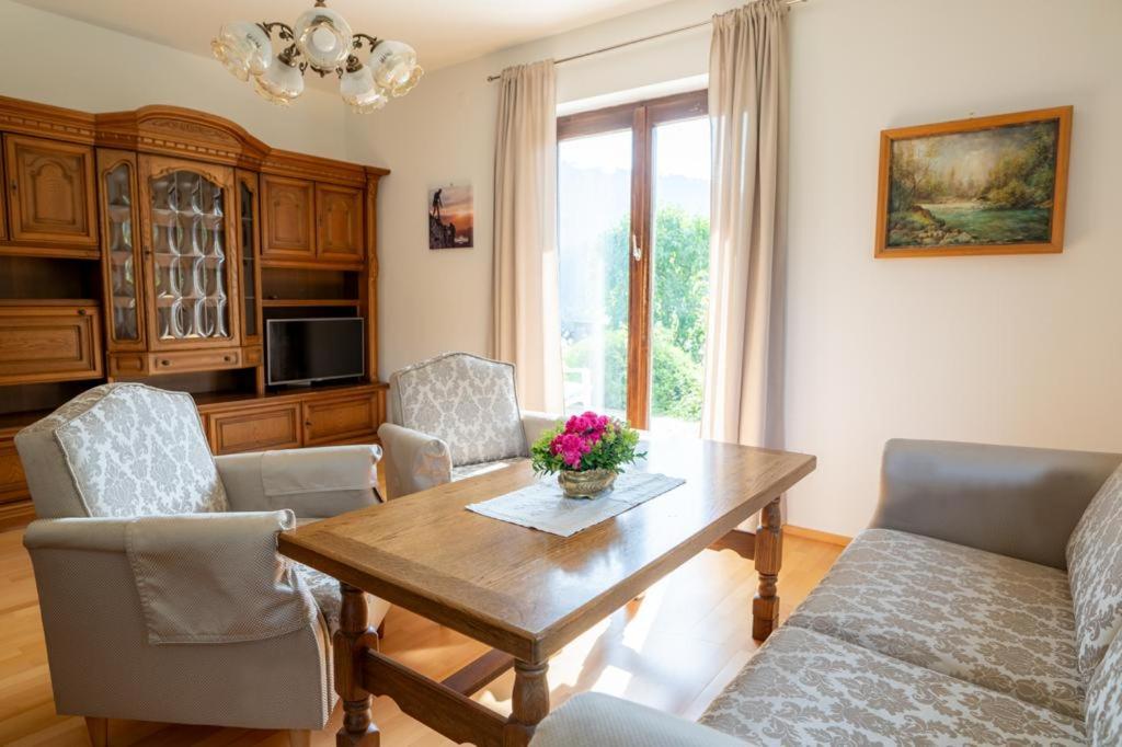 Istumisnurk majutusasutuses NaturparkResort Haus Geigenkogel