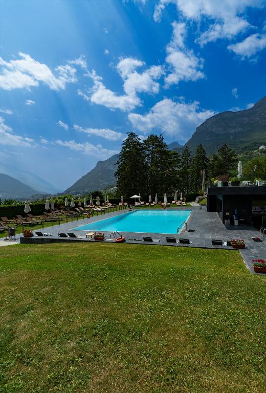 Nespecifikovaný výhled na hory nebo výhled na hory při pohledu z hotelu