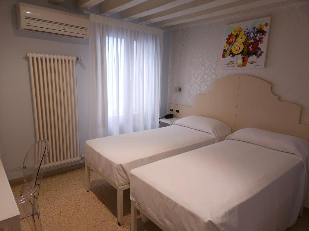 Postel nebo postele na pokoji v ubytování Hotel Adriatico